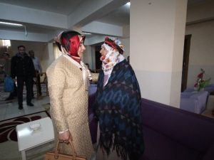 Tuba Işın Huzurevindeki Annelerin Gününü Kutladı