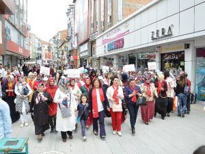AK Partili Kadınlardan Anneler Günü Yürüyüşü