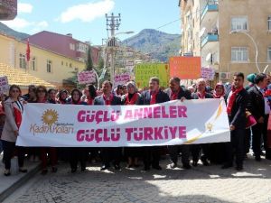 Gümüşhane’de ‘Güçlü Anneler, Güçlü Türkiye’ Yürüyüşü