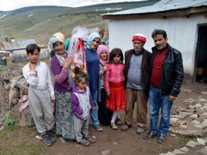 Sarıkamış’ta Bedensel Ve Zihinsel Engelli Anne ’Yılın Annesi’ Seçildi
