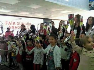 Minik Öğrencilerden Anneler Günü Etkinlikleri