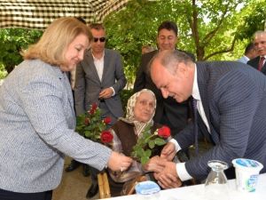 Vali Çakacak Huzurevi’ndeki Anneleri Ziyaret Etti