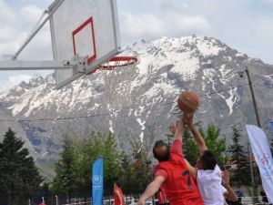 Hakkari’de “3X3 Sokak Basketbol Turnuvası” Başladı