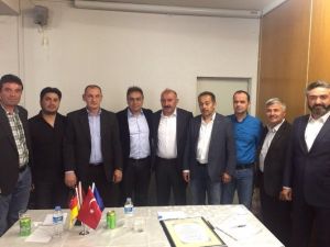 Öztürk, Gurbetçi Vatandaşlarla Almanya’da Bir Araya Geldi