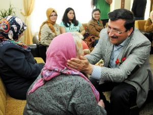 Huzurevinde Anneler Günü Kutlandı