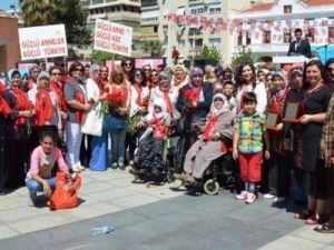 AK Partili Kadınlar Anneler Günü’nü Coşkuyla Kutladı