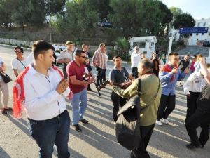 Engelli Gençler Davul Zurna İle Askere Uğurlandı