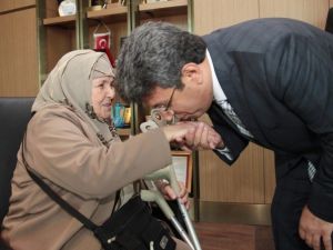 Yaşlı Vatandaşlardan Başkan Karadeniz’e Teşekkür