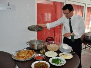 AK Parti Adayı Uslu, Finikeli Aşçı Kadınlarla Yemekte Buluştu