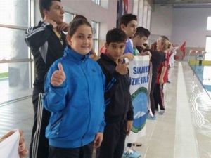 Özel Sporcular Şampiyonluk İçin Kulaç Attı