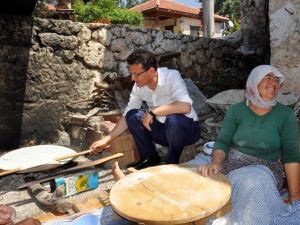 AK Parti Adayı Uslu, Köylerde Evlere Misafir Oldu