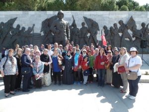 Manisalı Kadınlar Çanakkale’ye Çıkarma Yaptı