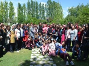 Sevgi Evlerinde Kalan Çocuklara Özel Program