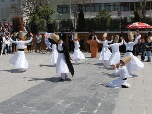 İşitme Engelli Öğrenciler İşaret Diliyle İstiklal Marşı Okudu