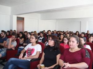 Demirci MYO’daki Seminere Öğrencilerden Yoğun İlgi