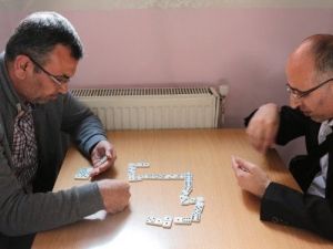 Görme Engelli Vatandaşlar Dominoda Hünerlerini Sergiledi