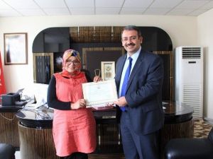 Van’da Yılın Ebesi Seçildi
