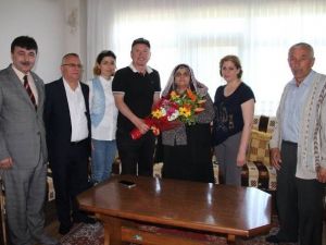 Başkan Kantarcı’dan Annelere Anlamlı Ziyaret