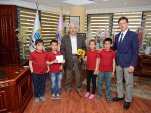 Başkan Çetinkaya’dan Okul Bahçesine Park İstediler