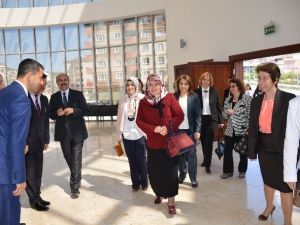 Hayme Ana Mesleki Ve Teknik Anadolu Lisesi Öğrencilerinden Anneler Günü Programı
