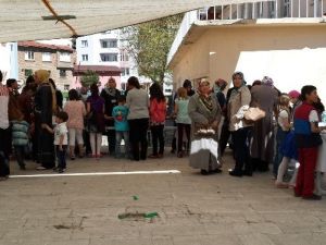 Miniklerden Annelerine Anneler Günü Armağanı