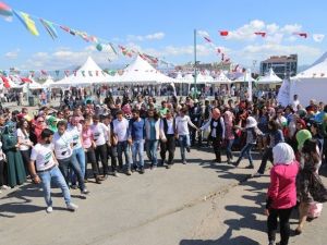 Kültürlerin Buluşmasından Renkli Görüntüler