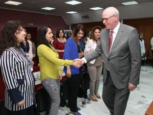 Başkan Kurt’tan Kadın Personele Anlamlı Armağan