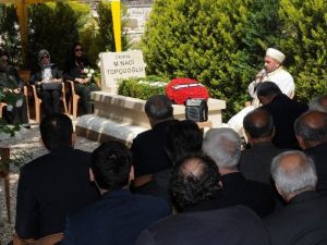 Kurucu Başkana Saygı