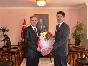 Vakıflar Bölge Müdürü İsa Güven, Vali Tapsız’ı Ziyaret Etti