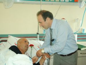 Başhekimden Engelli Hastalara Karanfil