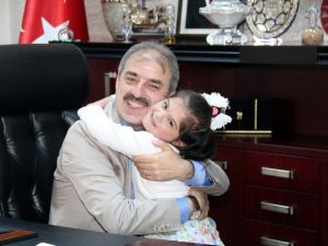 Miniklerden Başkan Dinç’e Sevgi Seli