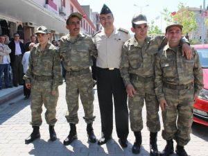 Engelli Gençler, Askere Uğurlanıp Karşılandı