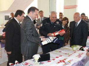 Akdağmadeni İlçesinde Geleneksek El Sanatları Sergisi Açıldı