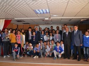 Hilvan’da Başarılı Öğrenciler Ödüllendirildi