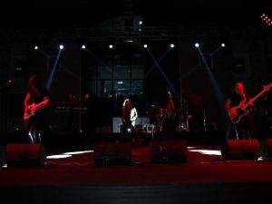 Kurtalan Ekspres Barış Manço Anma Gecesi’nde Konser Verdi
