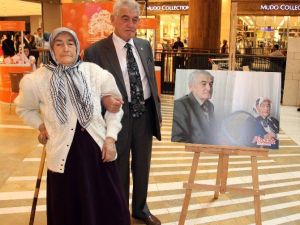 Annesine Benzeyen Hediyeyi Kaptı
