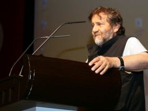 Coşkun Aral: “Bulunduğunuz Mekan Kutsaldır, Değerini Bilin”