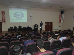 Polislerden Öğrencilere Mesleki Sunum