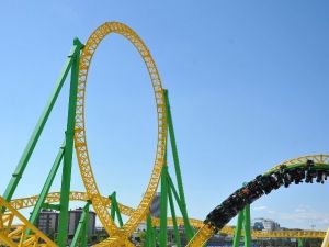 Ankapark’ta Roller Coaster Ve Dönme Dolap Kuyruğu