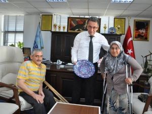 Başkan Saka’ya Anlamlı Hediye