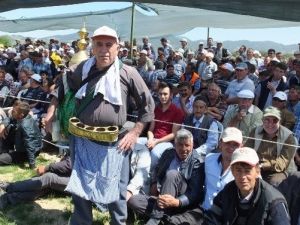 Sırtında Güğümle Limonata Sattı
