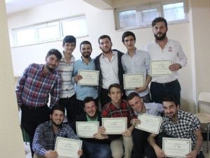 Düzce İhlas Vakfı Selami Kubilay Erkek Öğrenci Yurdunda Mezuniyet Sevinci