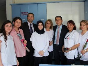 Mehel’den Hemşirelere Çiçek