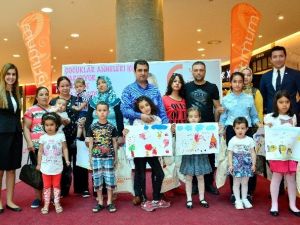 Çocuklar Anne Sevgisini Resmetti