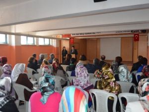 ’7-12 Yaş Aile Eğitimi’ Kursiyerleri Sertifikalarını Aldı