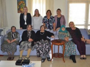 Yaşlılar Evine Anneler Günü Ziyareti