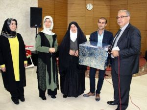 Yatalak Evladına 12 Yıldır Bakan Anne Yılın Annesi Seçildi