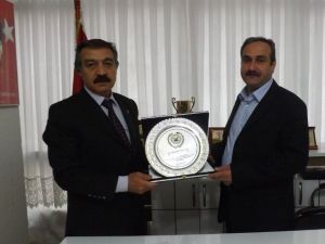 Van’da Yılın Ahi Adayı Ve Annesine Plaket
