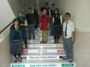 İngilizceyi Merdiven Basamaklarında Öğreniyorlar