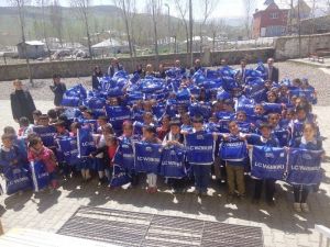 İlkokul Öğrencilerine ’23 Nisan’ Hediyesi